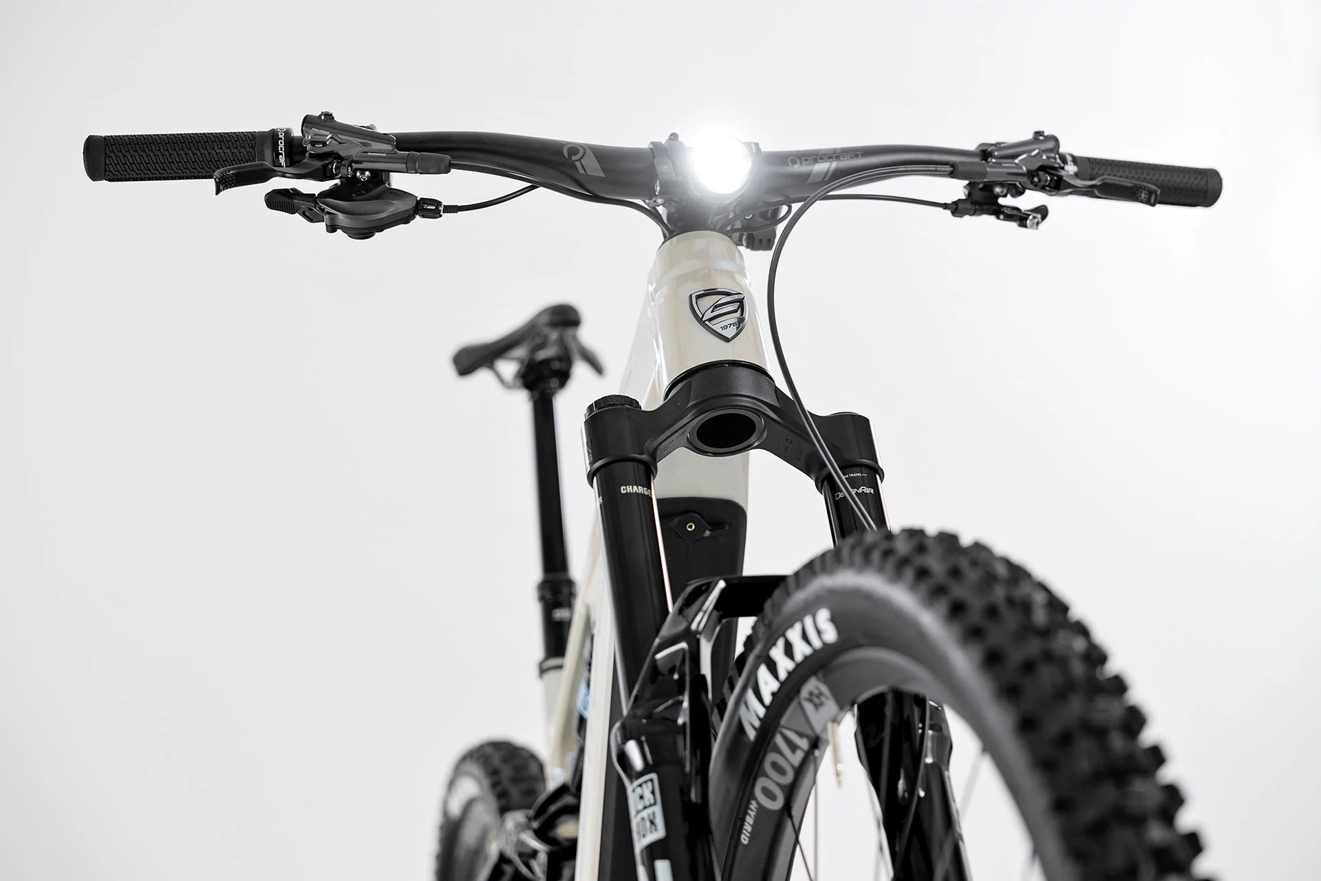 Centurion No Pogo R3000