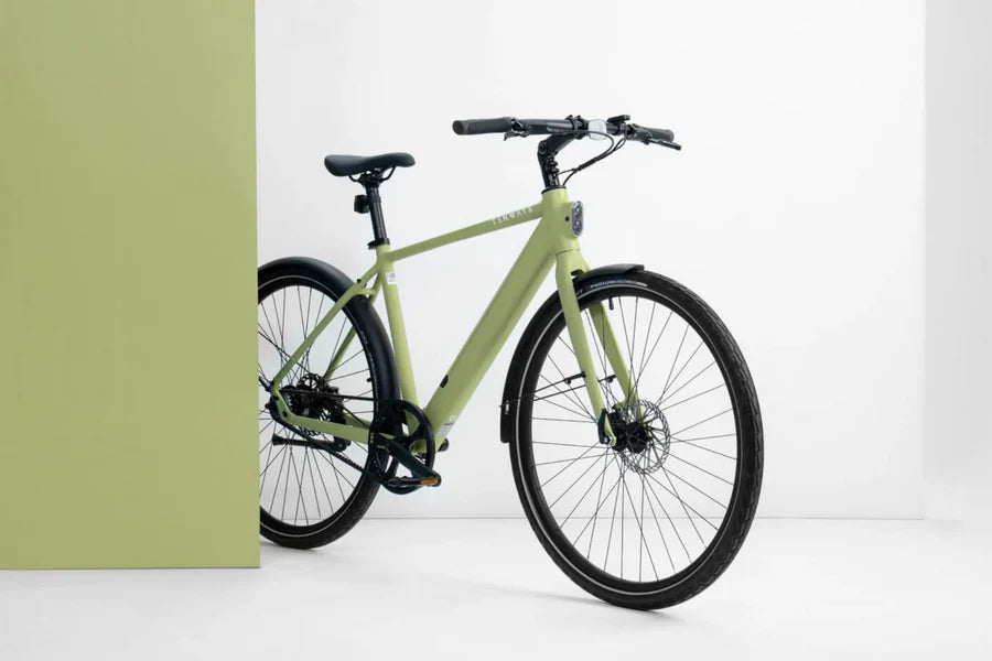 Tenways CGO600 Pro „Classic“ steht unter dem Licht